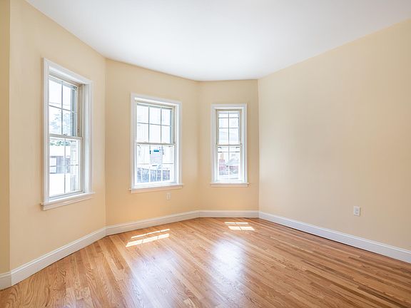 4th image of 116-1 Essex St