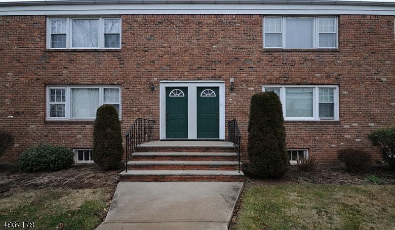 1st image of 9 Stanford Dr APT 3A