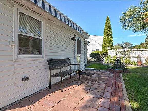 5th image of 84 Hedley Ave