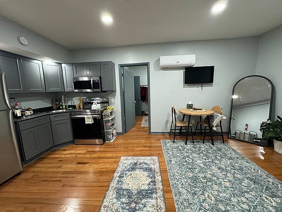 3rd image of 530 Main St #100
