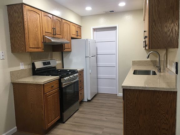 3rd image of 3174 Cropley Ave