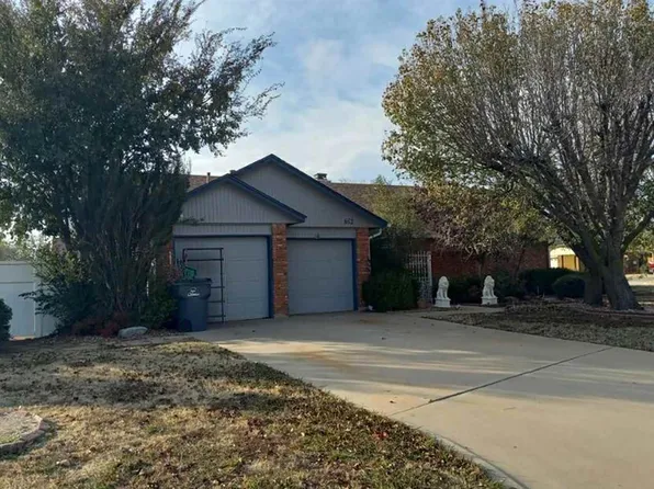 652 NW Waterford Dr, Lawton, OK 73505