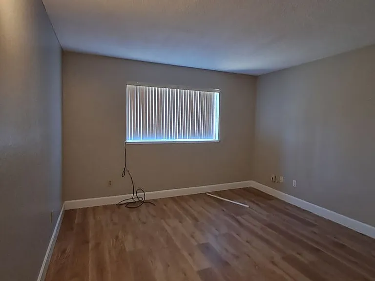 502 Hyacinth Ct #B — Photo 22