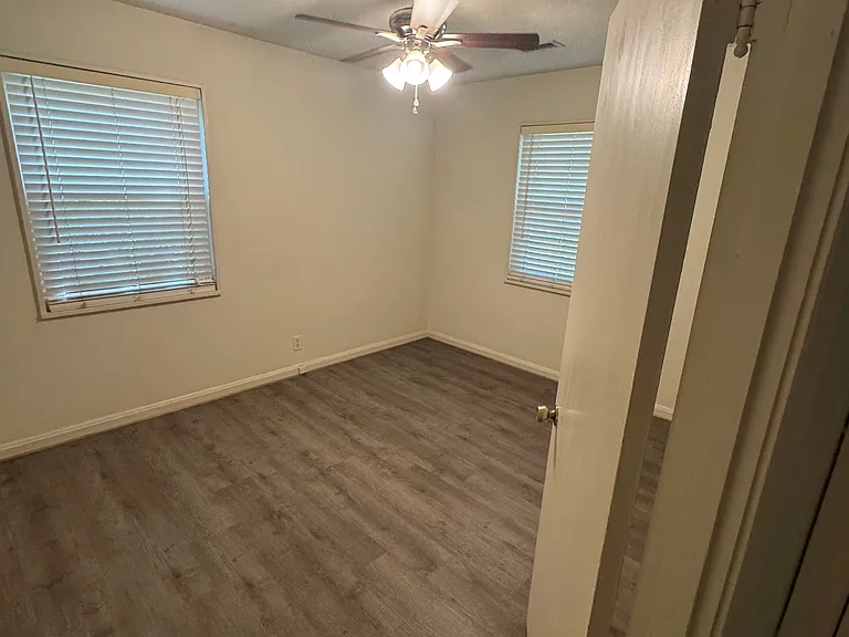1216 Gladstone Ave — Photo 6