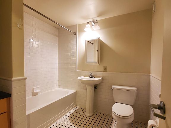 4th image of 418 S 13th St #204