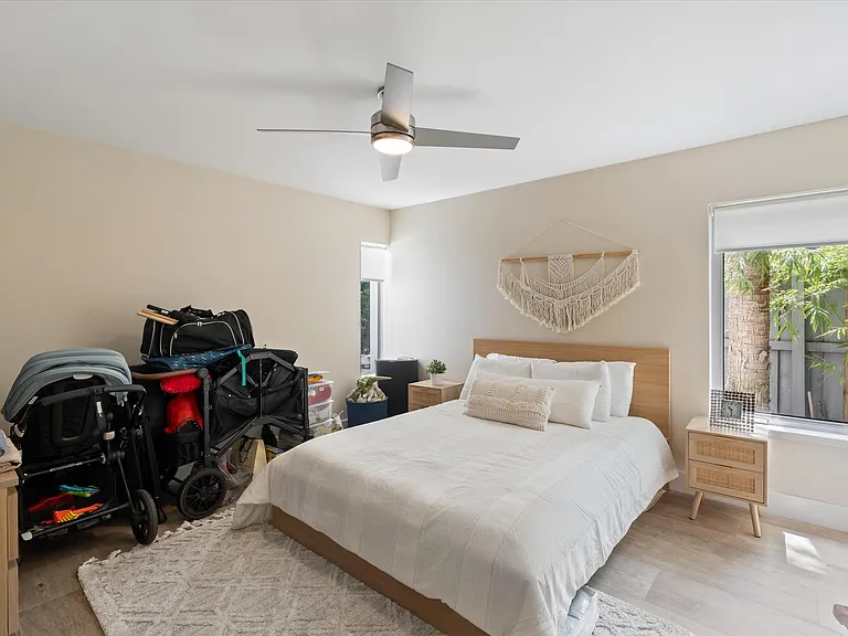 1509 NE 4th Pl — Photo 23