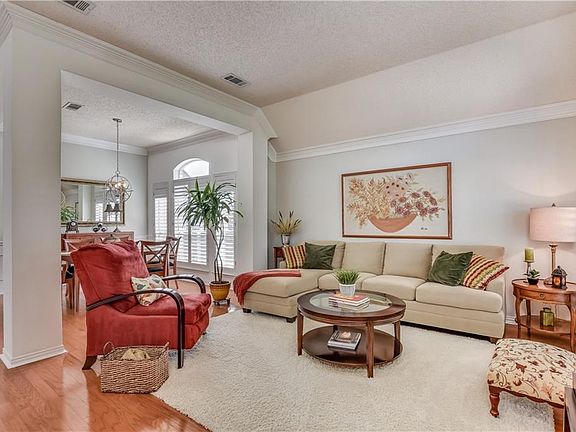 5th image of 1016 Laurel Oak Dr