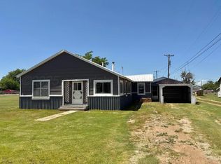 605 E 4th St, Panhandle, TX 79068