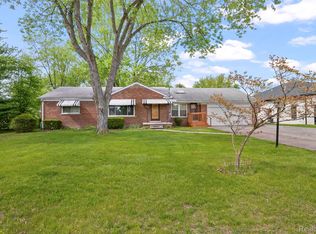 26504 Doxtator St, Dearborn Heights, MI 48127