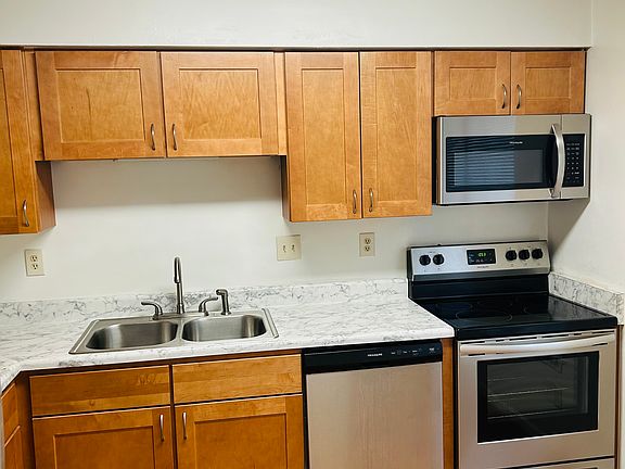 2nd image of 513 Aylesbury Dr