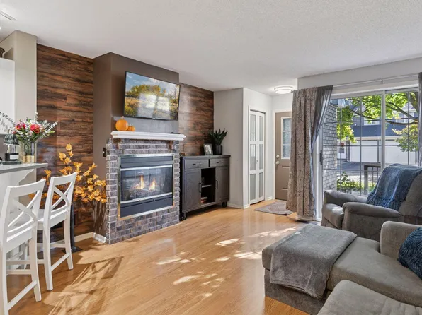 1825 Donegal Dr APT 10, Woodbury, MN 55125