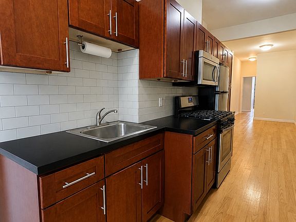 5th image of 135 N 8th St APT 1R
