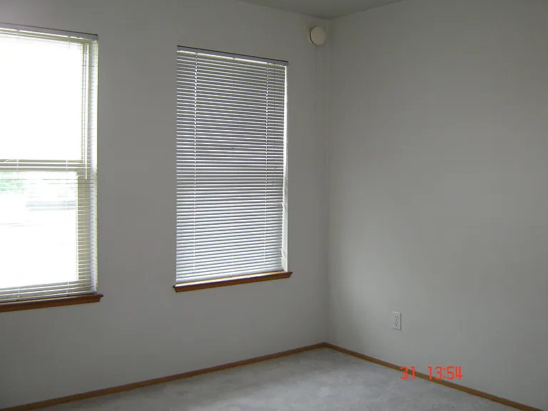 Big Rock Apartments (480 S Oak Harbor St.) — Photo 6