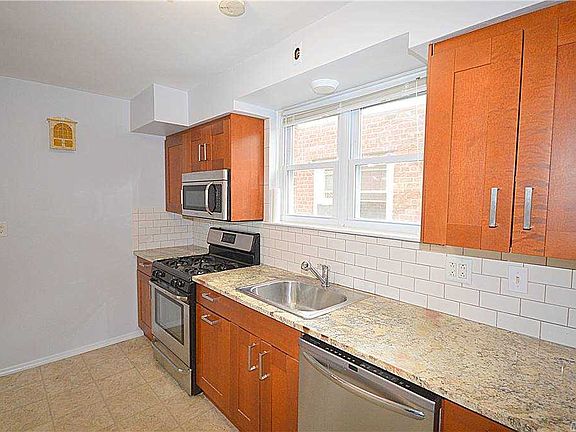 5th image of 391 Willis Ave Floor 2