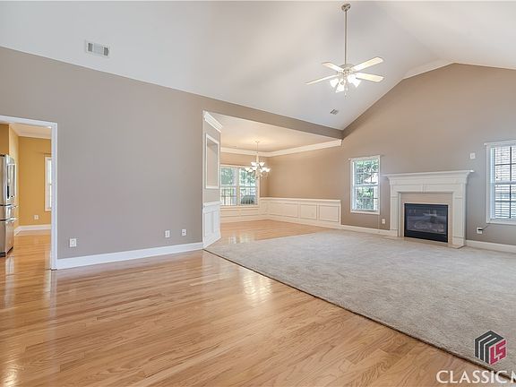 4th image of 979 Yancey Court