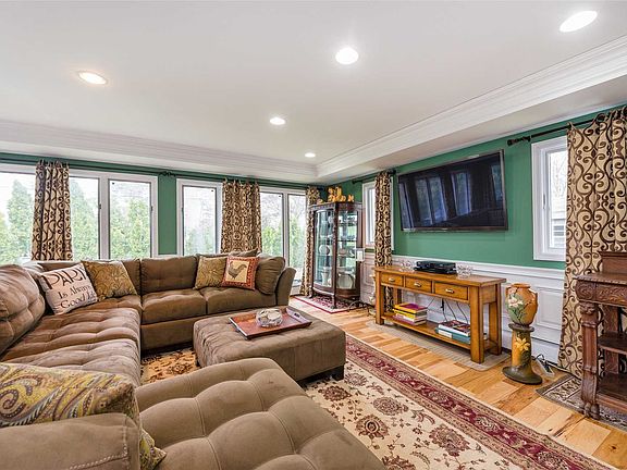 5th image of 85 Westwood Cir