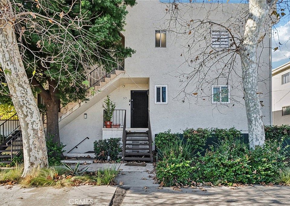 1st image of 7439 Woodman Ave Unit 31