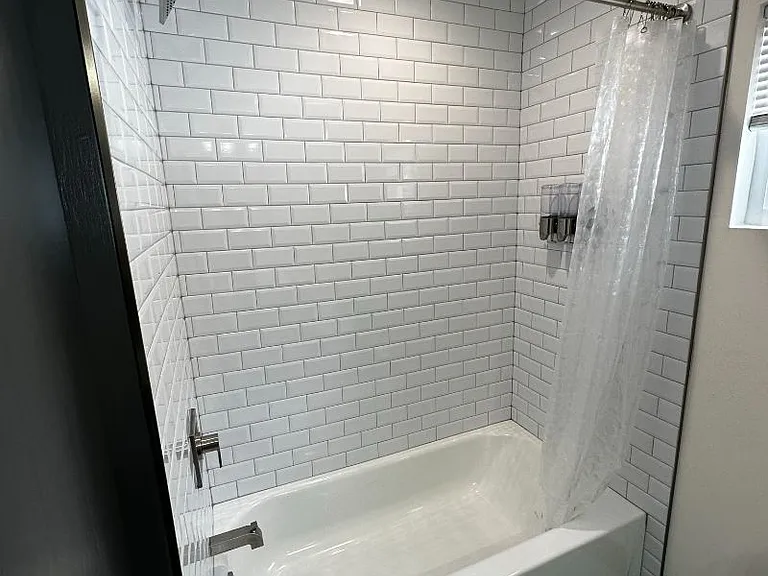 921 Regina Ave — Photo 12