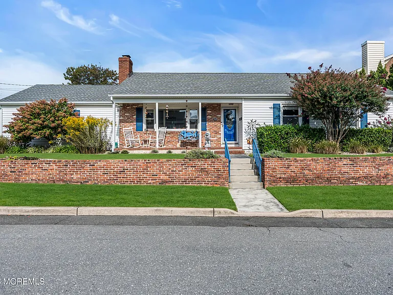 67 N Farragut Ave — Photo 11
