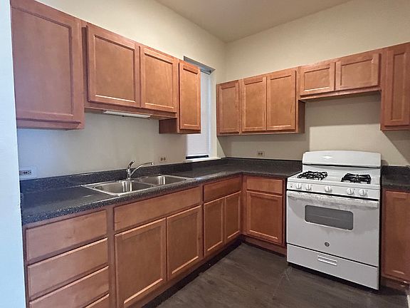 2nd image of 4027 S Drexel Blvd #60df2607e
