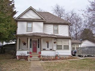 222 E 11th St, Chanute, KS 66720