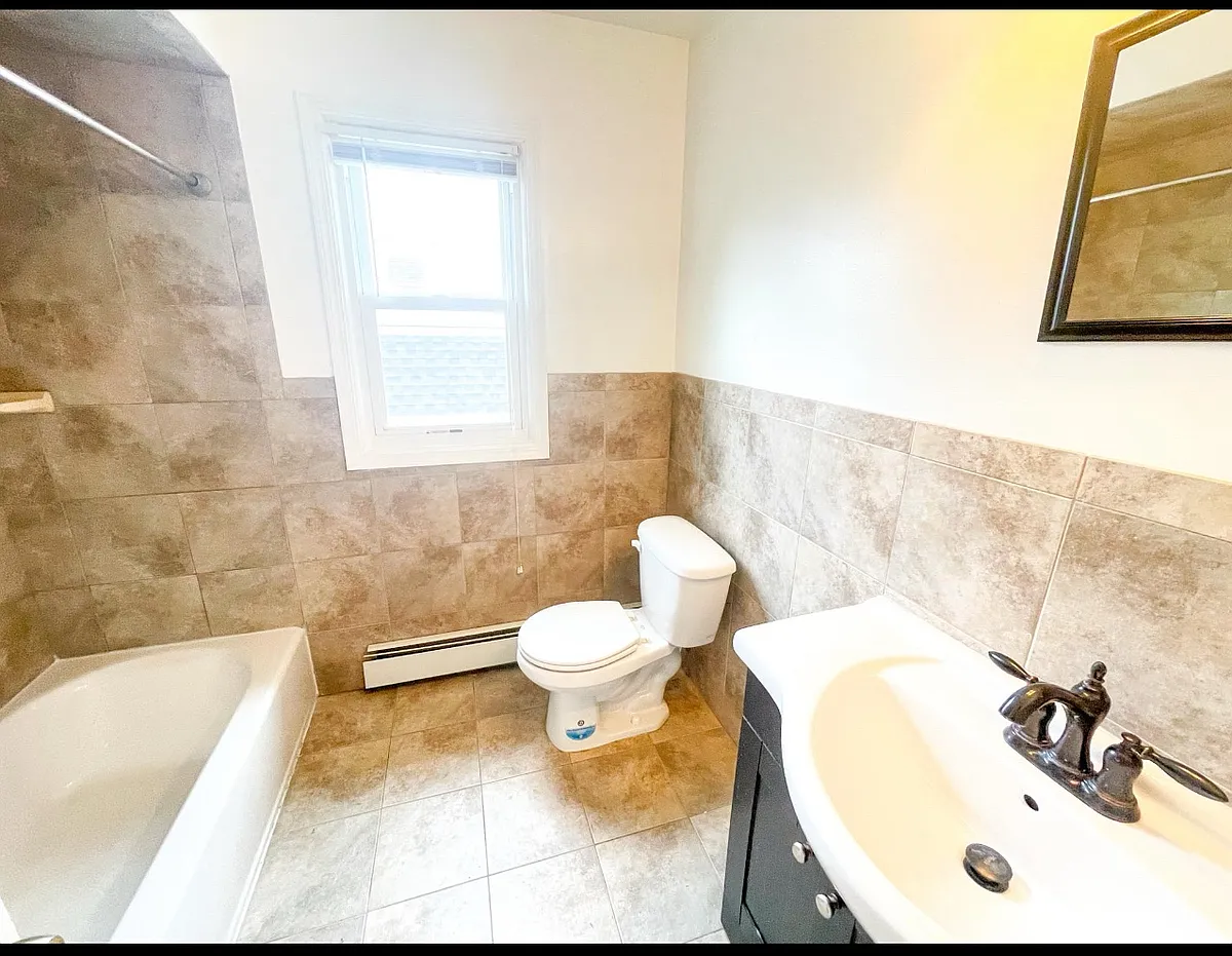 Building Photo - 294 Davis Ave #A