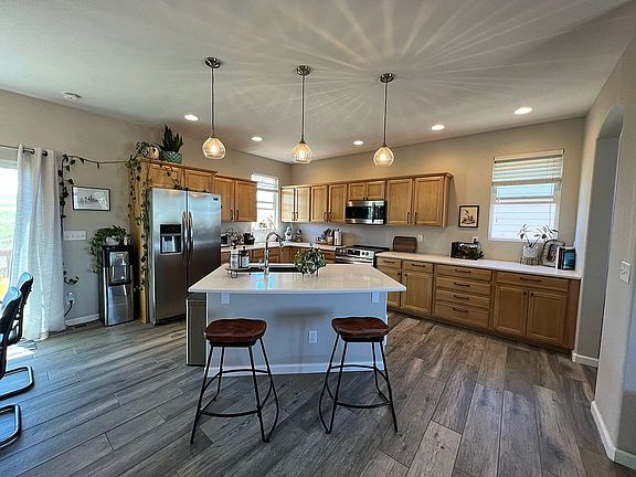 Maple cabinets, island