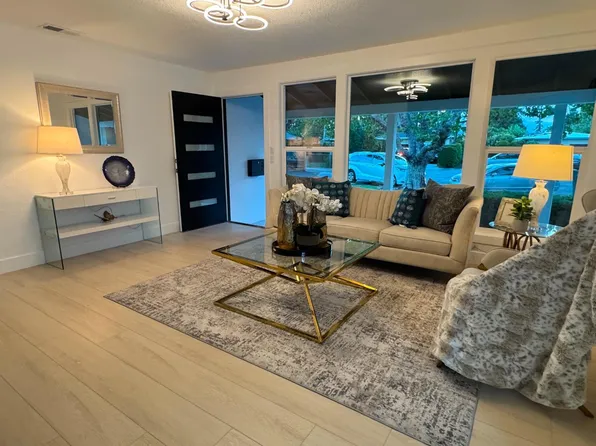 17 Yarnall Pl, Redwood City, CA 94063