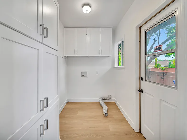 546 S Beachwood Dr — Photo 10