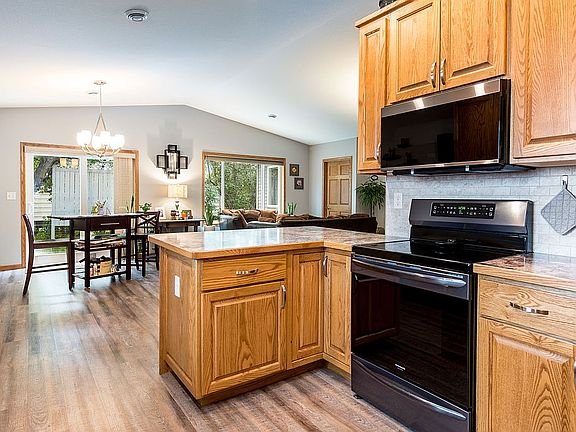 3rd image of 315 Fairgrounds Rd #101