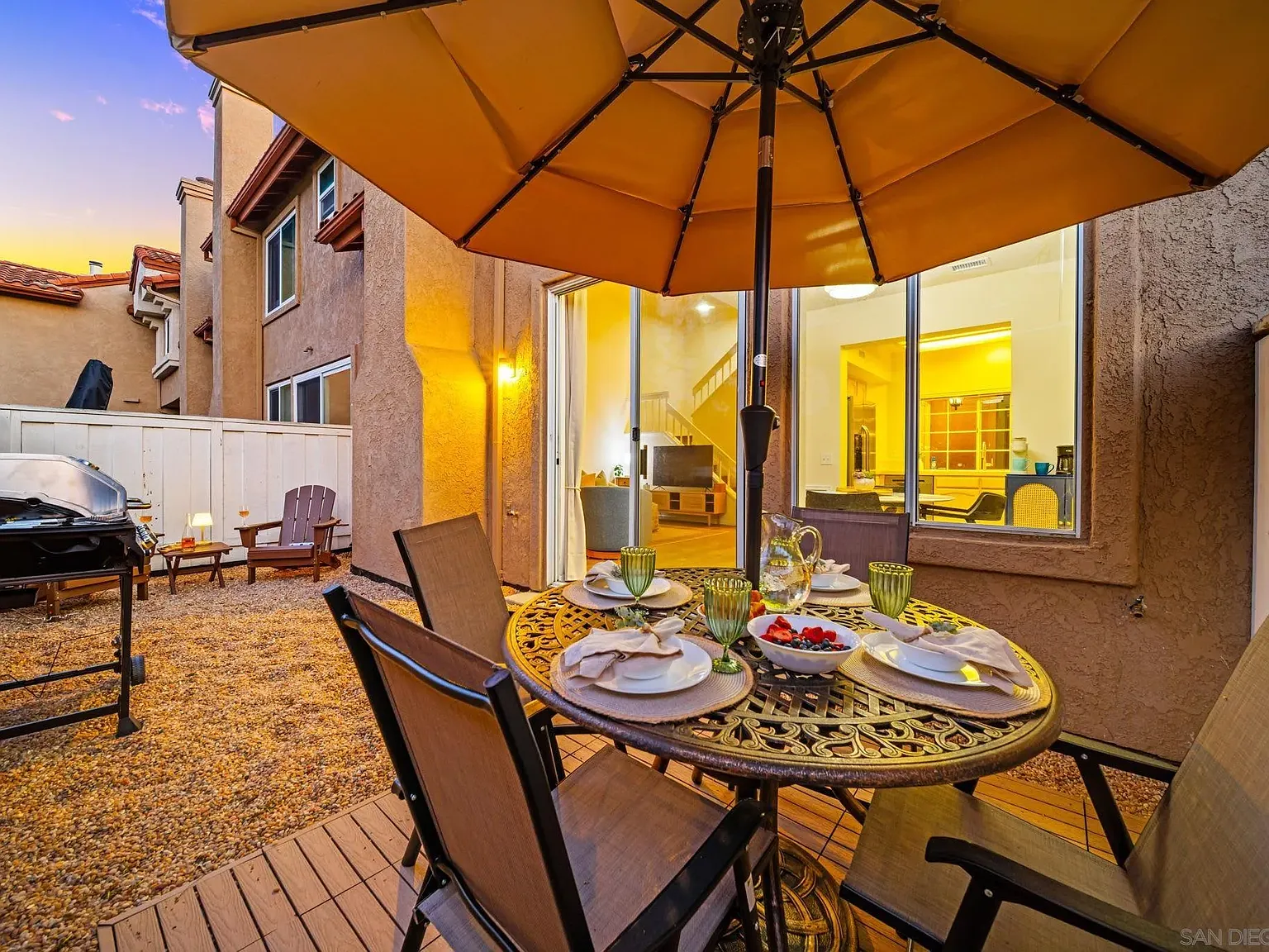 2 bed, 2.5 bath, 1208 sqft, $5,600 — Photo 3