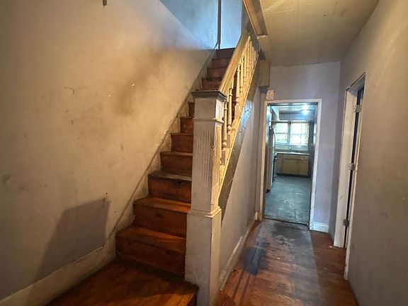 4th image of 2019 S 65th St