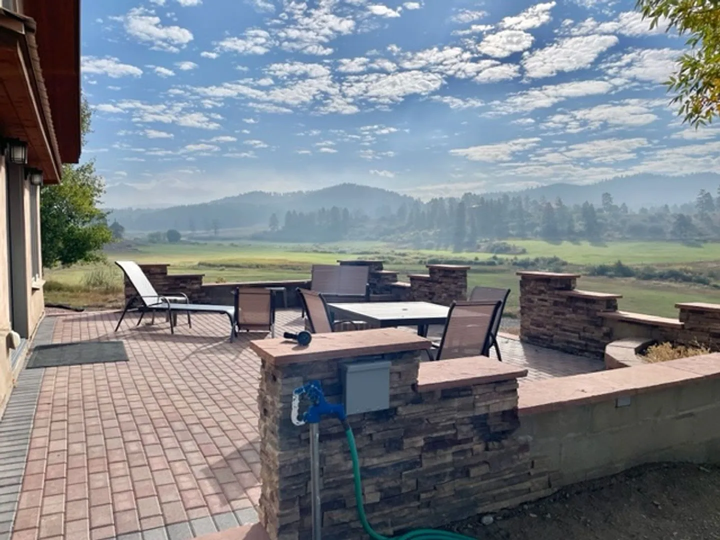 Beautiful Furnished 3-Bedroom Ranch Home for Rent Privacy, Views & Convenient Location — Photo 3