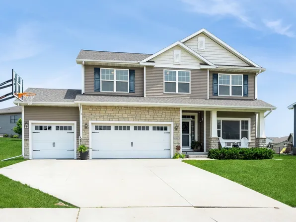 1693 Lakeview Dr, Pleasant Hill, IA 50327