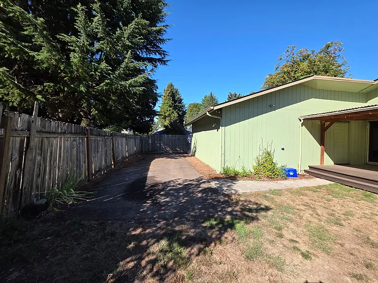 300 Federal Ln — Photo 17