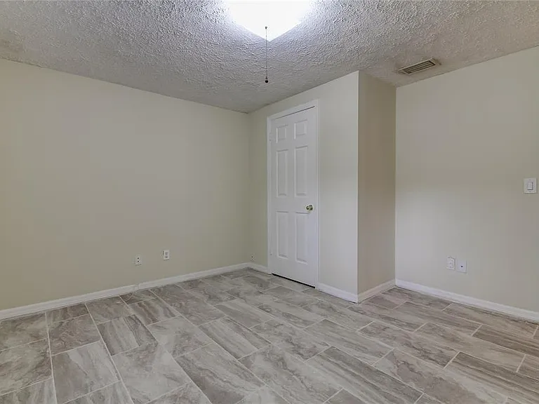 10406 Reclinata Ln — Photo 33