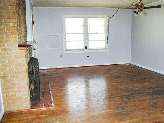 3rd image of 410 Central Ave