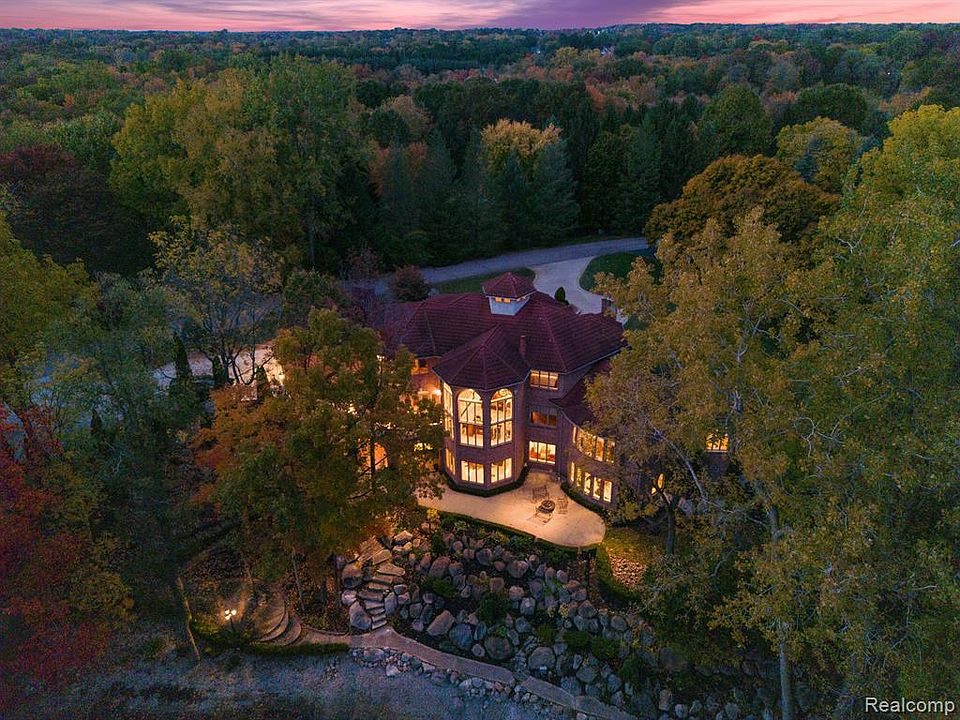 255 Camelot Way, Rochester, MI 48306 MLS 20221002028 Zillow