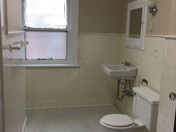 5th image of 3013 Peach St #2