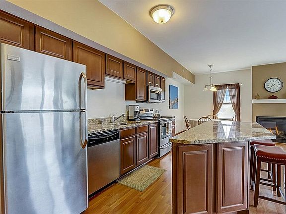4th image of 6330 W Greenfield Ave APT 401