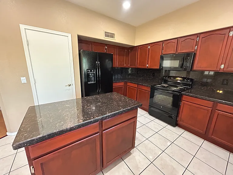 4334 E Anderson Dr — Photo 9