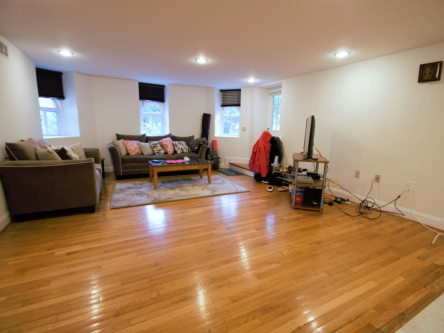 2 bed, 1.0 bath, 950 sqft, $2,700 — Photo 3