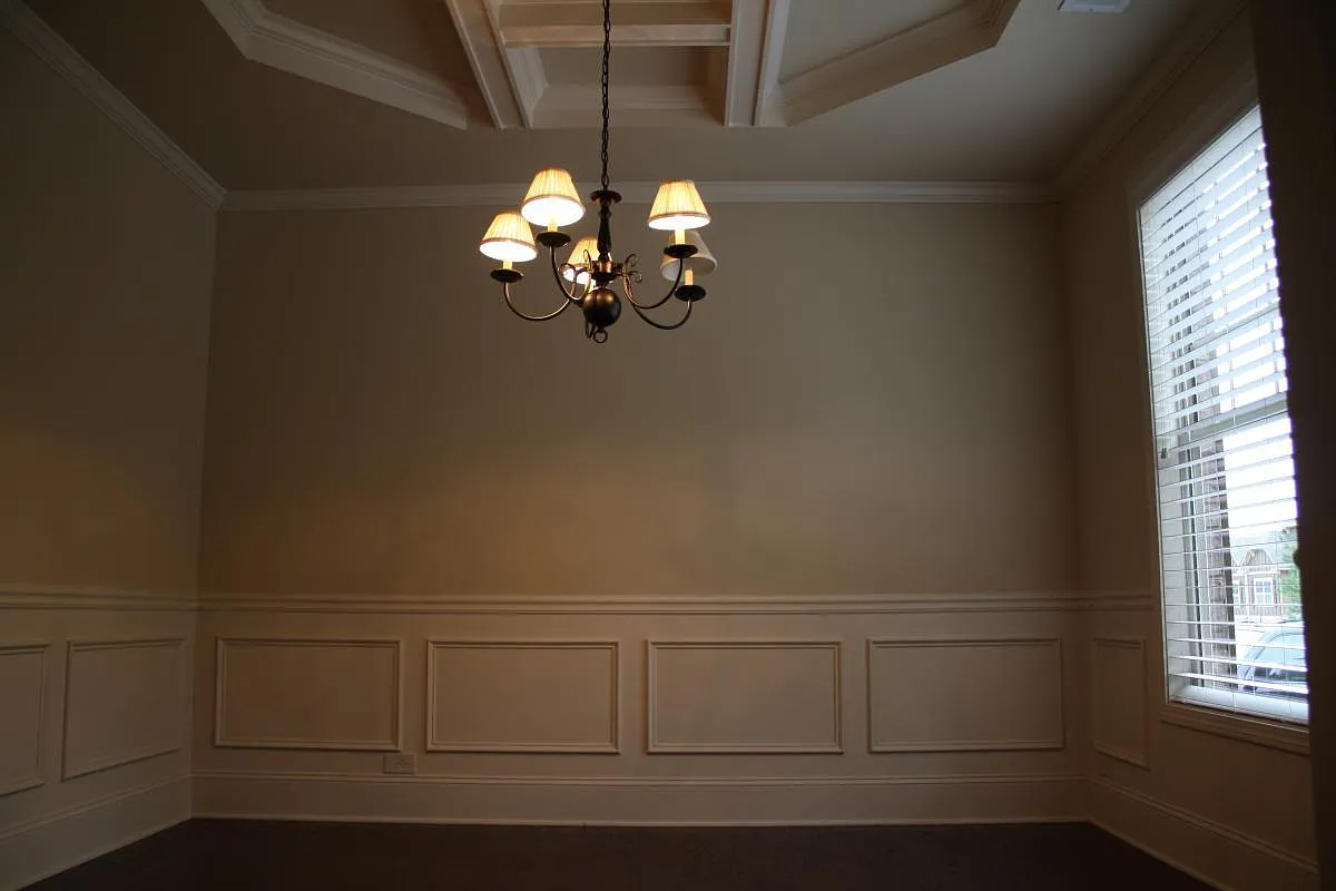 4 bed, 2570 sqft, $2,645 — Photo 3