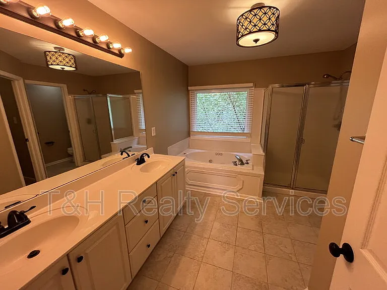 11451 Sutton Place Dr E — Photo 20