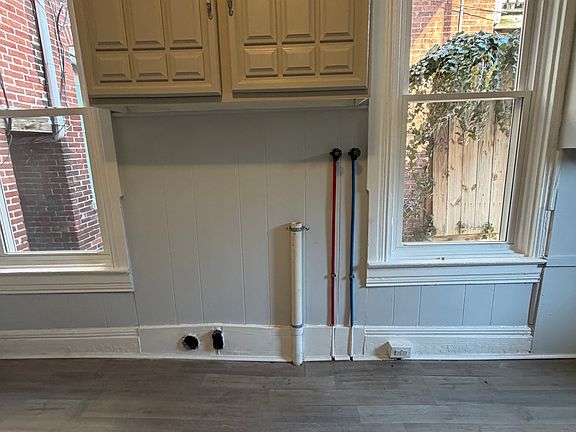 4th image of 156 W Jackson St
