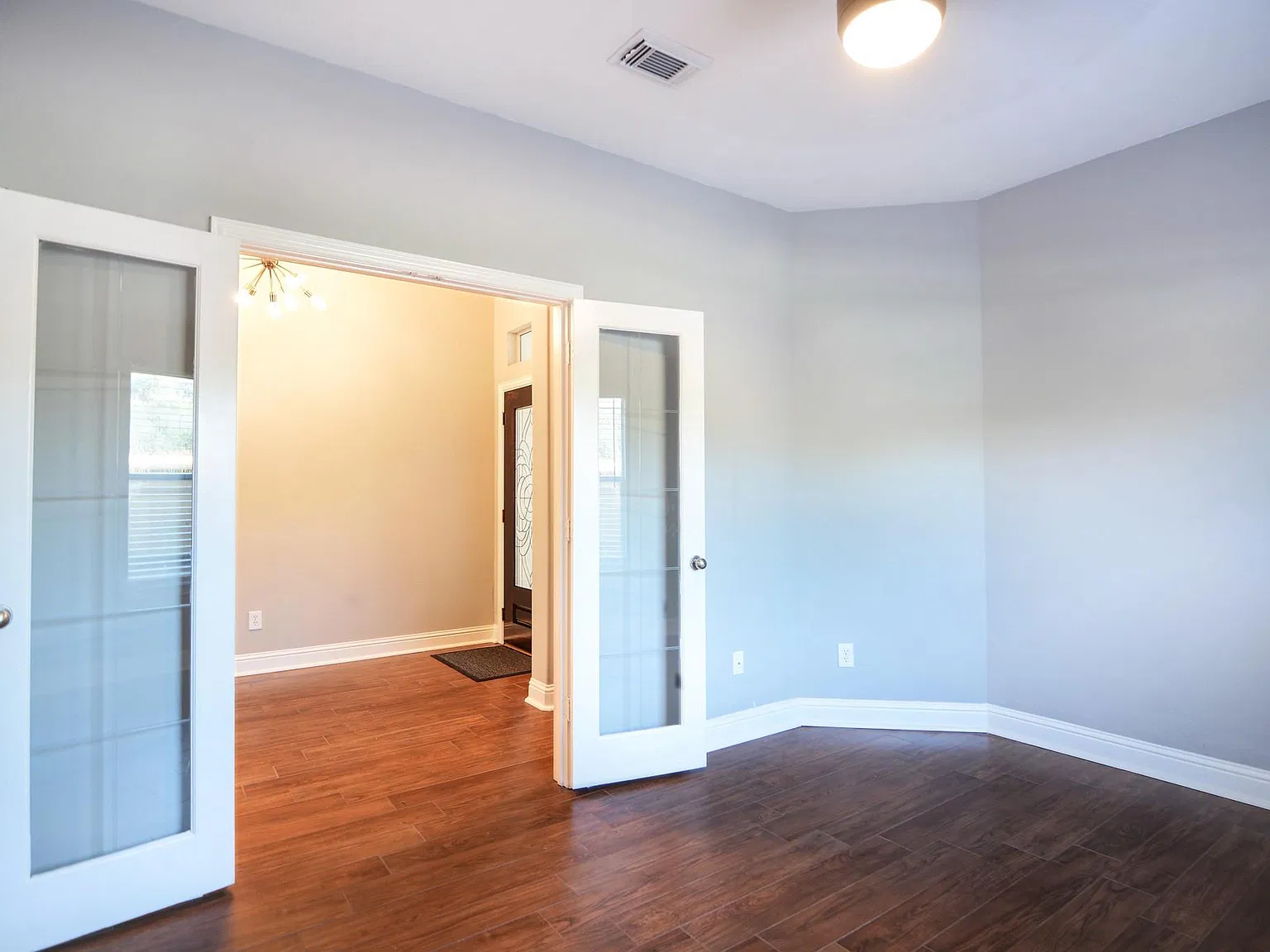 3 bed, 2.0 bath, 2117 sqft, $2,200 — Photo 4