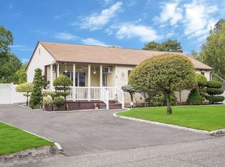 36 Artist Dr, Middle Island, NY 11953