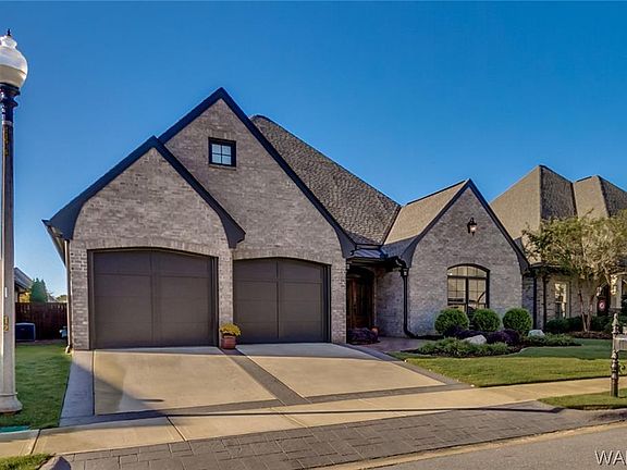 2nd image of 737 Cambridge Ln