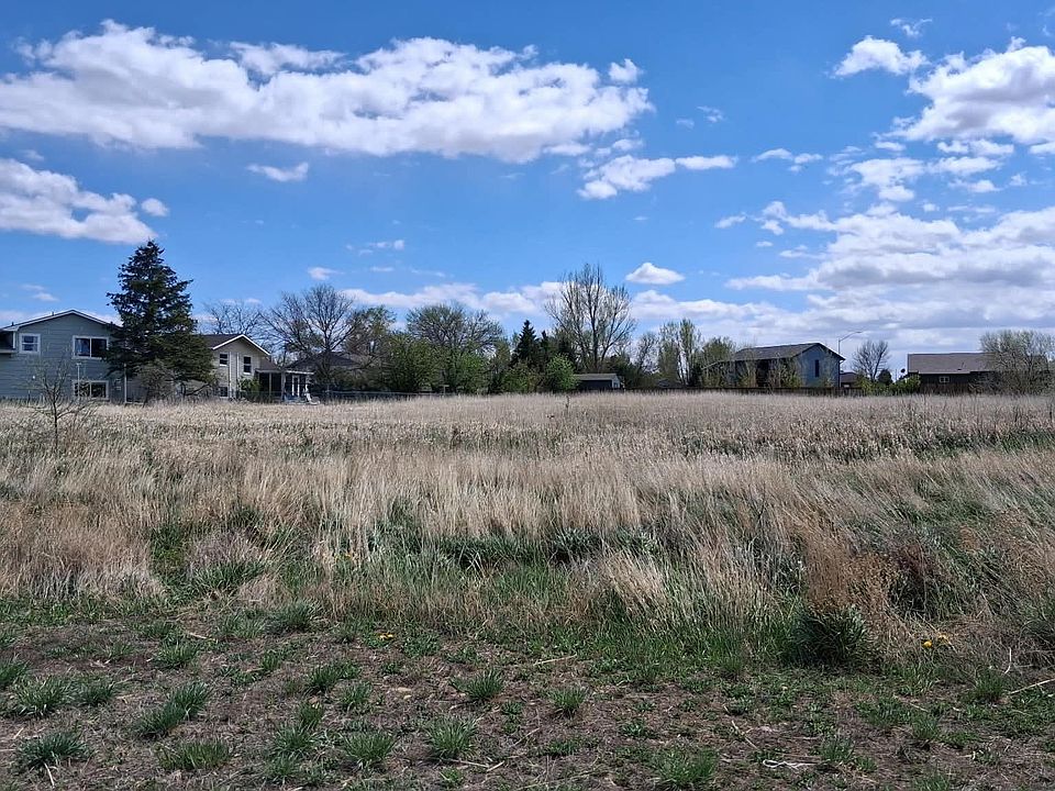 1st image of 815 W Country Rd