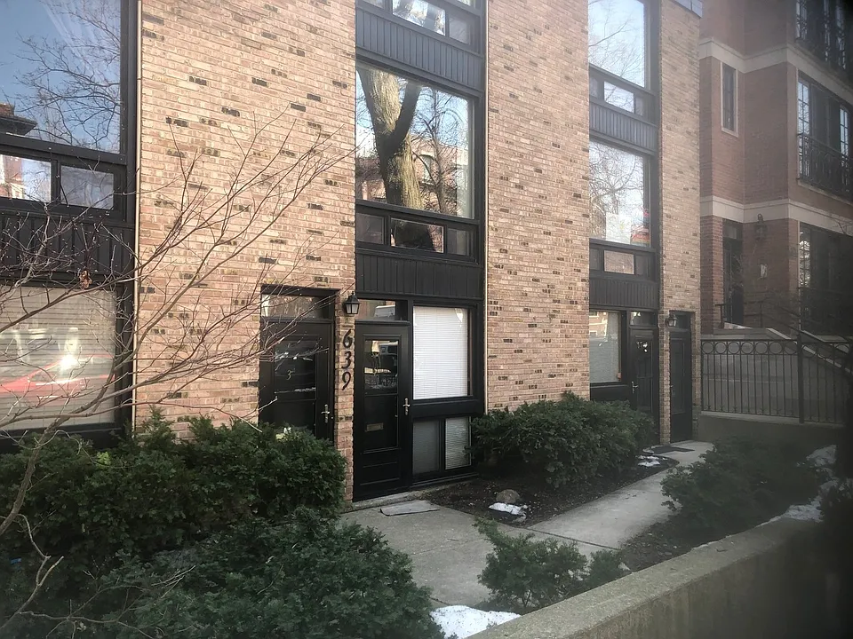 639 W Wellington Ave #11